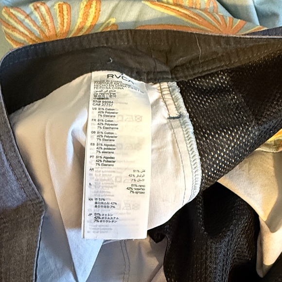 RVCA board shorts - Picture 5 of 5